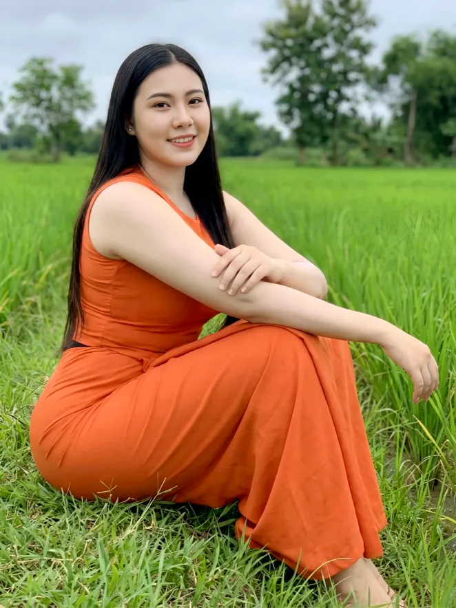 Modest Floor Sitting (Side Angle) pose in Myanmar longyi, neat outfit, family-friendly, natural light.